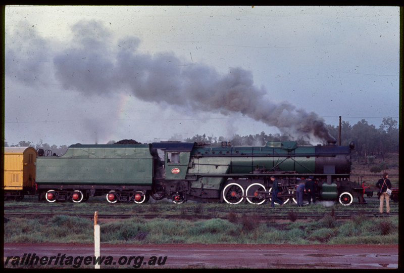 T06704
V Class 1220, side view, locomotive and brakevan preparing to head to Brunswick Junction for the ARHS 