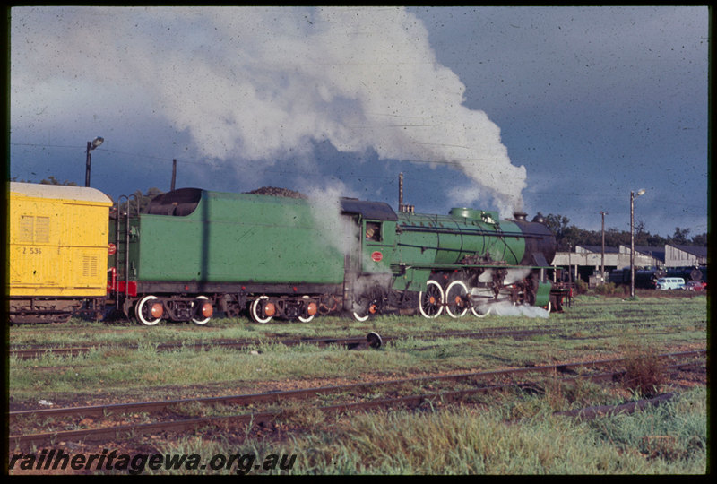 T06707
V Class 1220, locomotive and brakevan preparing to head to Brunswick Junction for the ARHS 