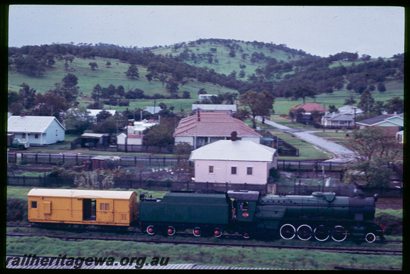 T06713
V Class 1220, locomotive and brakevan arriving to Brunswick Junction for the ARHS 