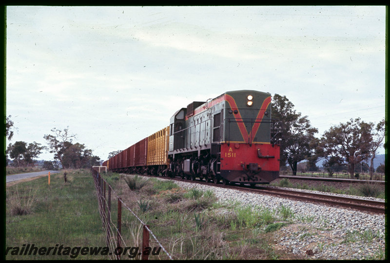 T06742
A Class 1511, Up cattle train, TA Class cattle wagons, Z Class brakevan mid-train, Millendon Junction, dual gauge Avon Valley line on right, MR line
