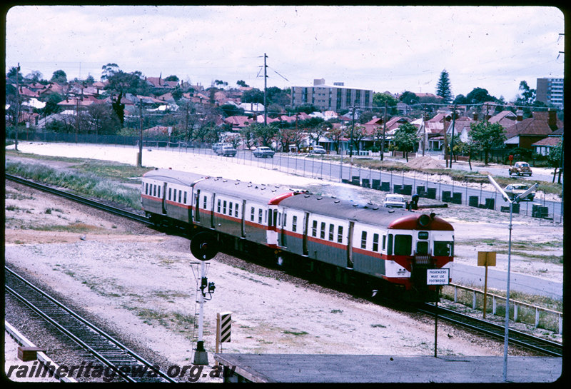 T06759
ADG/ADG/ADA Class railcar set, Up suburban passenger service, searchlight signal, platform, warning sign, 