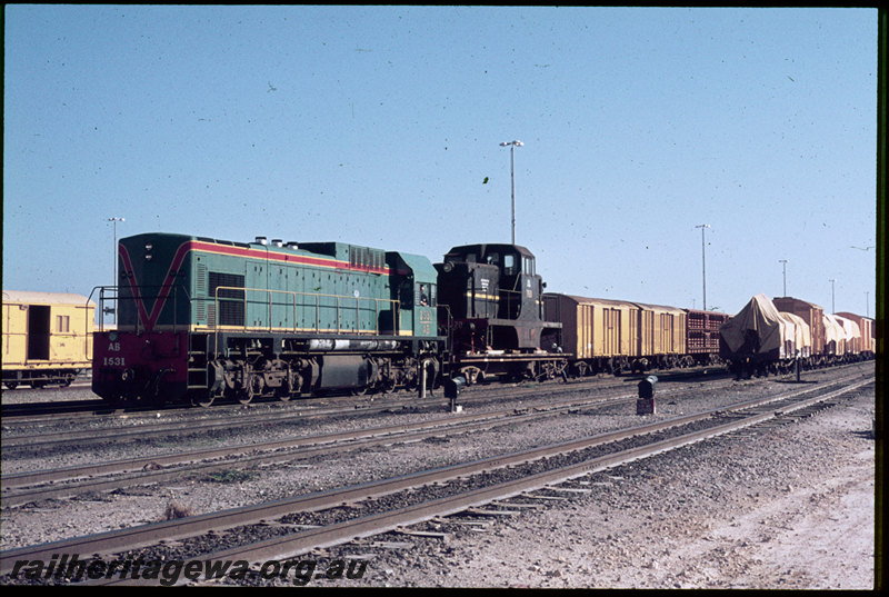 T06864
AB Class 1531, ex-NSWGR 79 Class 7920 loaded on QCE Class 23594 flat wagon in consist, Forrestfield, 79 Class bound for Geraldton to be shipped to British Phosphate Commissioners on Christmas Island, ground shunt signal
