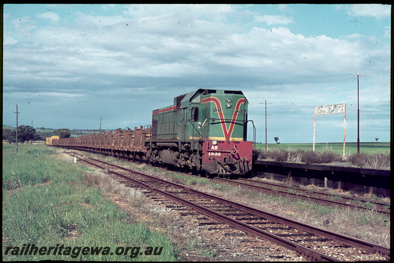 T07009
AB Class 1532, loaded iron ore train bound for Wundowie, NW Class wagons with iron ore containers, Spencers Brook, platform, station nameboard, 