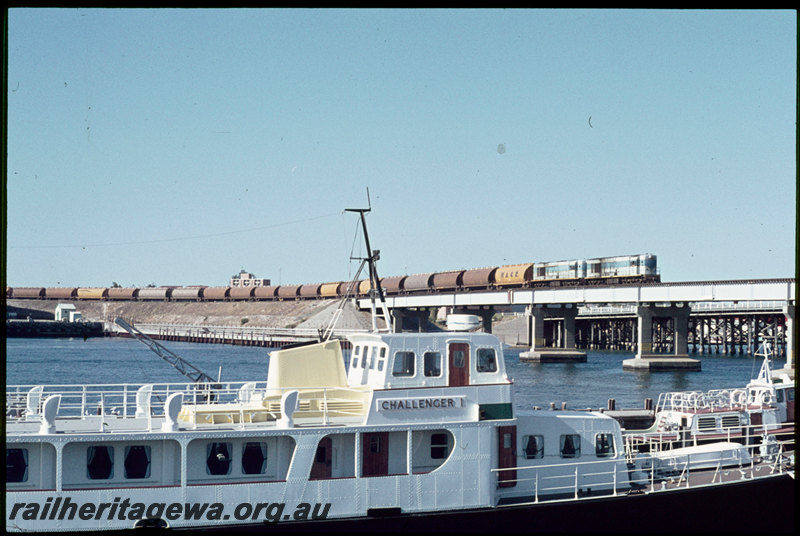 T07087
K Class 210, K Class 209, grain train, crossing Swan River Bridge, steel girder, concrete pylon, Fremantle, ER line

