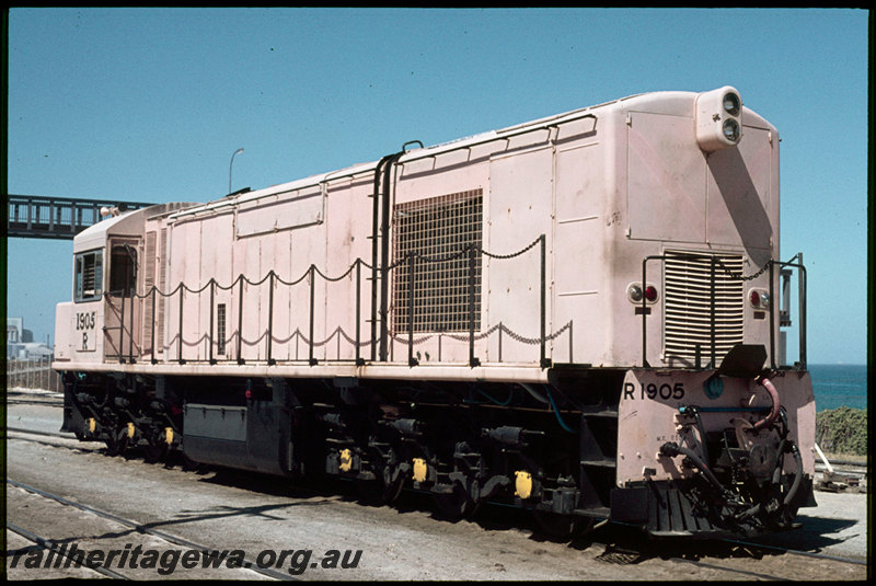 T07092
R Class 1905, pink undercoat, Leighton Yard, footbridge
