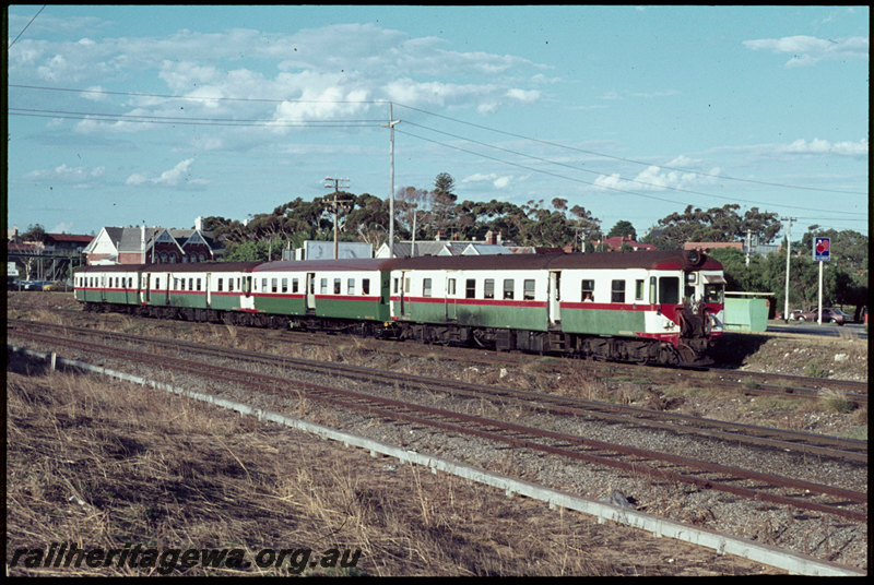 T07098
ADG/ADA/ADG/ADA Class railcar set, Up suburban passenger service, between Cottesloe and Mosman Park, passing loop on the dedicated freight line between Leighton and Cottesloe in the foreground, ER line
