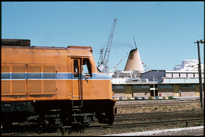 T07398
Unidentified X Class, Down suburban passenger service, Fremantle, ER line
