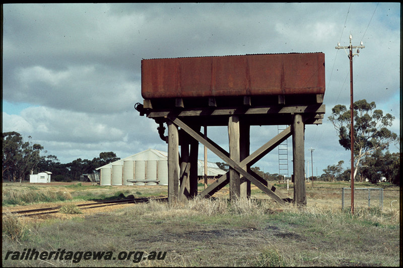 T07423
Water tower, 13,000 gallon cast iron tank, wheat bin, weighbridge, Muntadgin, NKM line
