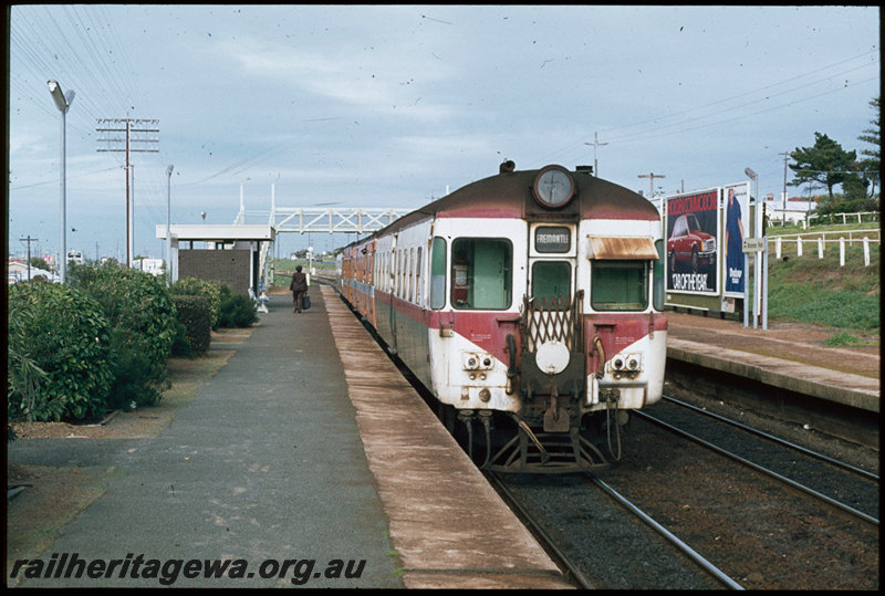 T07424
ADX/AYE/ADX/ADA Class railcar set, Up suburban set, Mosman Park, footbridge, platform, shelter, ER line
