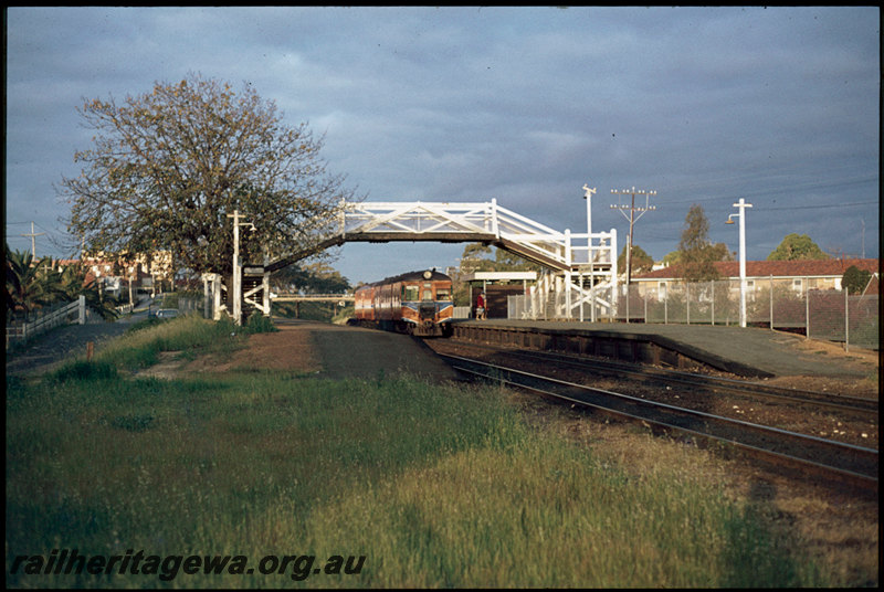 T07441
ADG/ADA Class railcar set, Up suburban passenger service, West Leederville, platforms, footbridge, shelter, Hamilton Street Bridge, ER line
