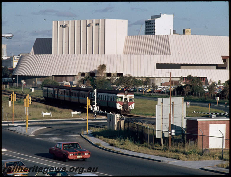 T07449
ADX/ADA/ADX/ADA Class railcar set, Up surburban service, between City and West Perth, busway level crossing, Perth Entertainment Centre, ER line
