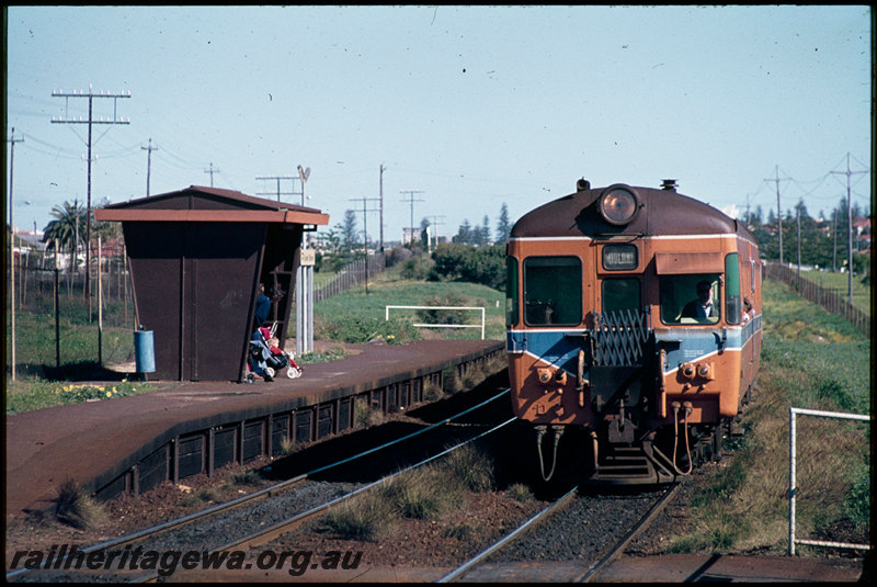 T07457
ADA/ADX Class railcar set, Down suburban passenger service, arriving at Grant Street, platform, shelter, station nameboard, pedestrian crossing, ER line
