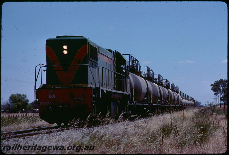 T07478
DA Class 1576, Up goods train, JPB Class furnace oil tankers, JK Class caustic soda tankers, near Mundijong
