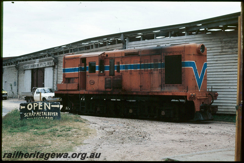 T07527
Y Class 1108, shunting towards Elders Woolstores, passing Burridge & Warren Pty Ltd, Elder Place, Fremantle, ER line
