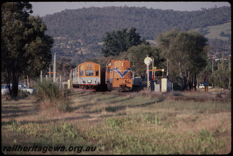 T07654
A Class 1514, Down suburban passenger service, ADL/ADC/ADL/ADC Class railcar set, Up suburban passenger service, Challis, platform, station shelter, searchlight signal, SWR line
