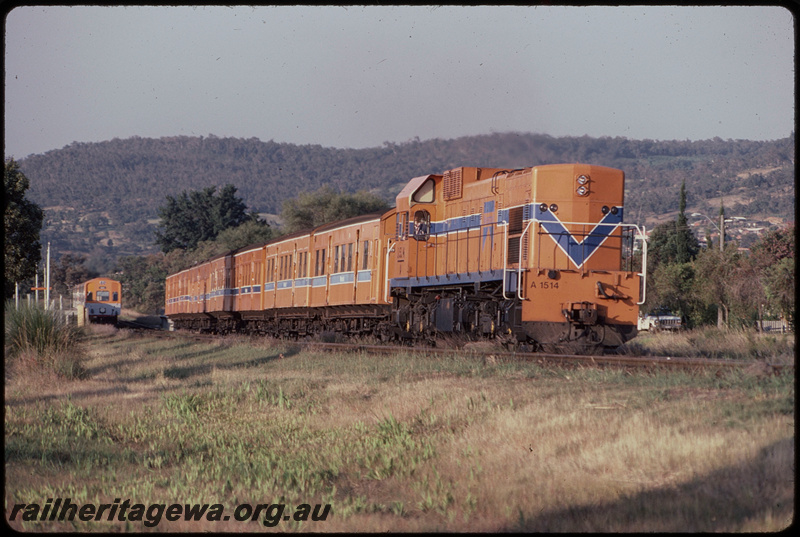 T07655
A Class 1514, Down suburban passenger service, ADL/ADC/ADL/ADC Class railcar set, Up suburban passenger service, Challis, platform, station shelter, SWR line
