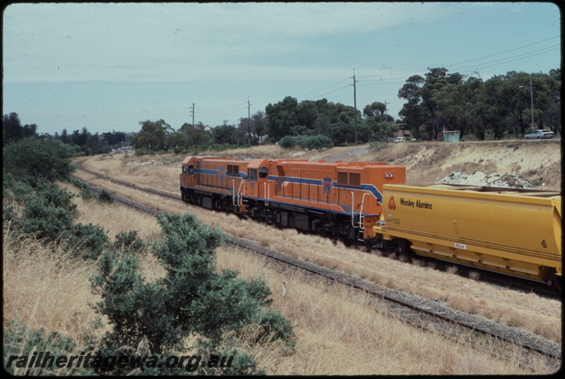 T07665
DA Class 1574, DB Class 1585, Up loaded grain train, Worsley Alumina XG Class coal wagons used for grain traffic, XG Class 20737, running wrong line, Shenton Park, ER line
