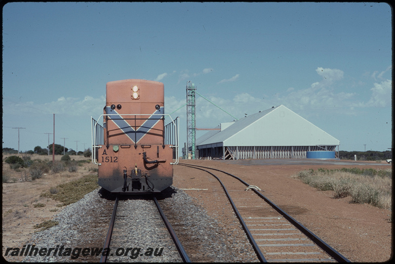 T07672
A Class 1512, Up grain train, Tarin Rock, CBH bin, scotch block, WLG line
