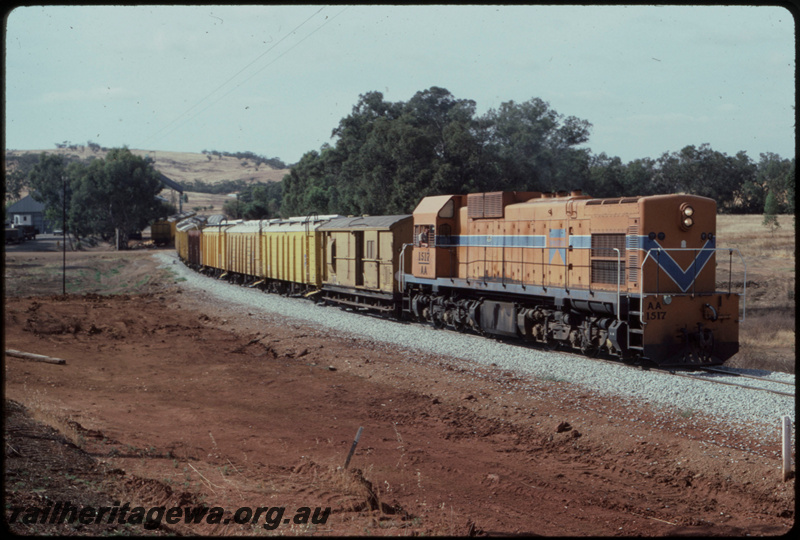 T07687
AA Class 1517, Down empty grain train, Coondle, CBH bin, CM line
