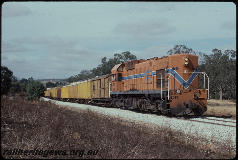 T07688
AA Class 1517, Down empty grain train, between Coondle and Bolgart, CM line
