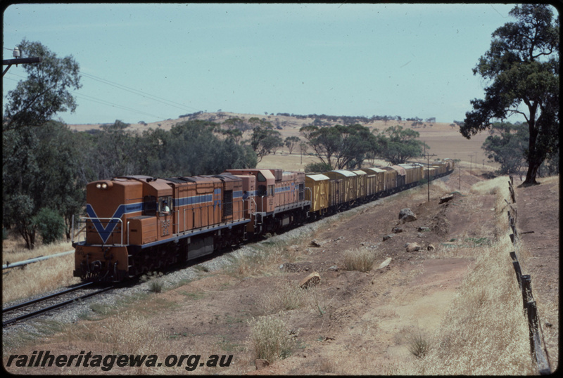 T07692
RA Class 1913, A Class 1512, dead attached, Up loaded grain train, between York and Spencers Brook, GSR line
