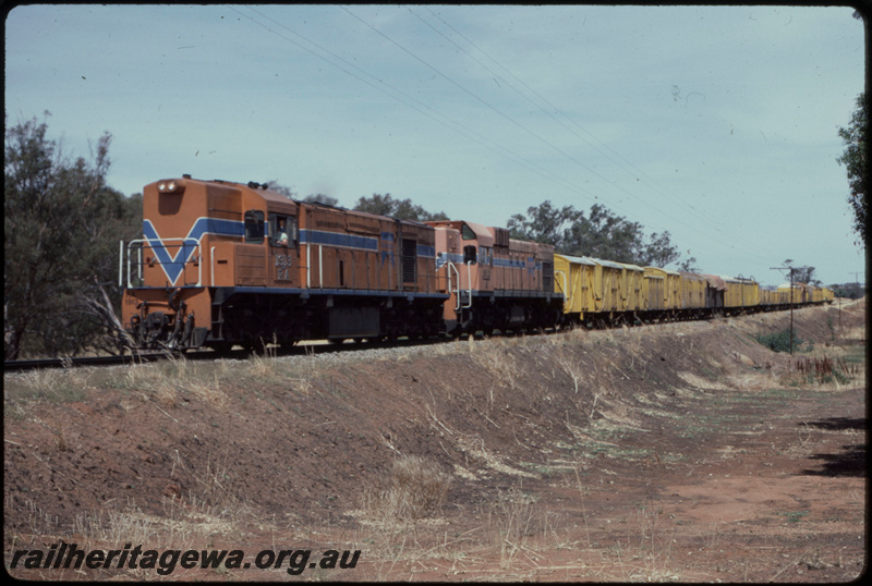 T07693
RA Class 1913, A Class 1512, dead attached, Up loaded grain train, between Spencers Brook and Avon Yard, GSR line
