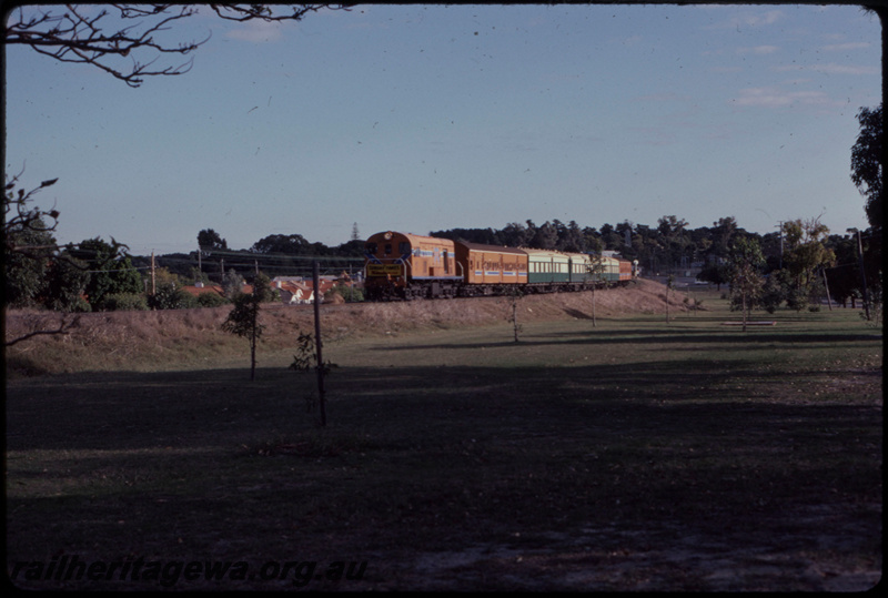 T07721
F Class 43, Down hired passenger special, The Sunday Times Watsonia Flyer, headboard, between Shenton Park and Daglish, ER line

