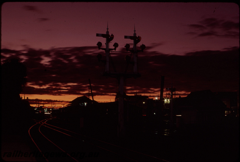 T07724
Perth Yard, looking west, semaphore bracket signal, ER line, night photo
