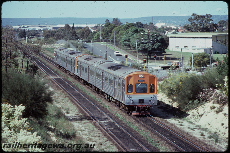 T07789
ADL Class 805 with ADC/ADL/ADC Class railcar set, Up suburban passenger service, between Bayswater and Meltham, ER line
