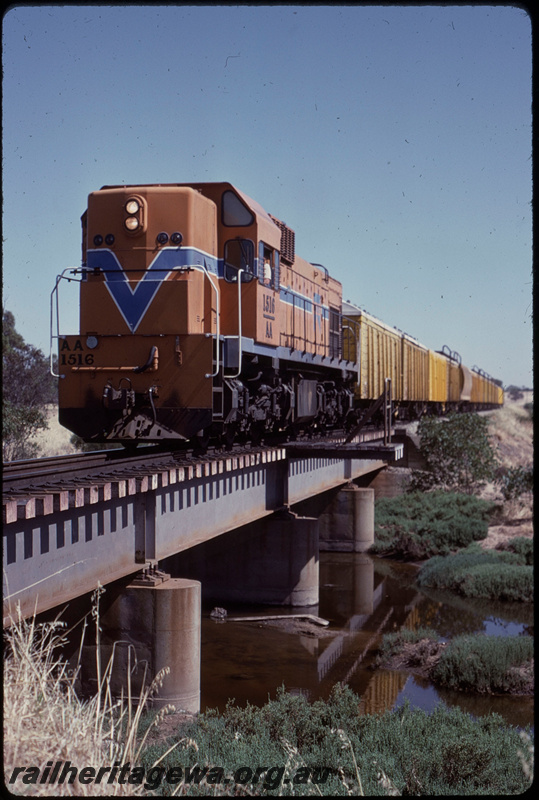 T07827
AA Class 1516, Up loaded grain train, near Frenches, EM line
