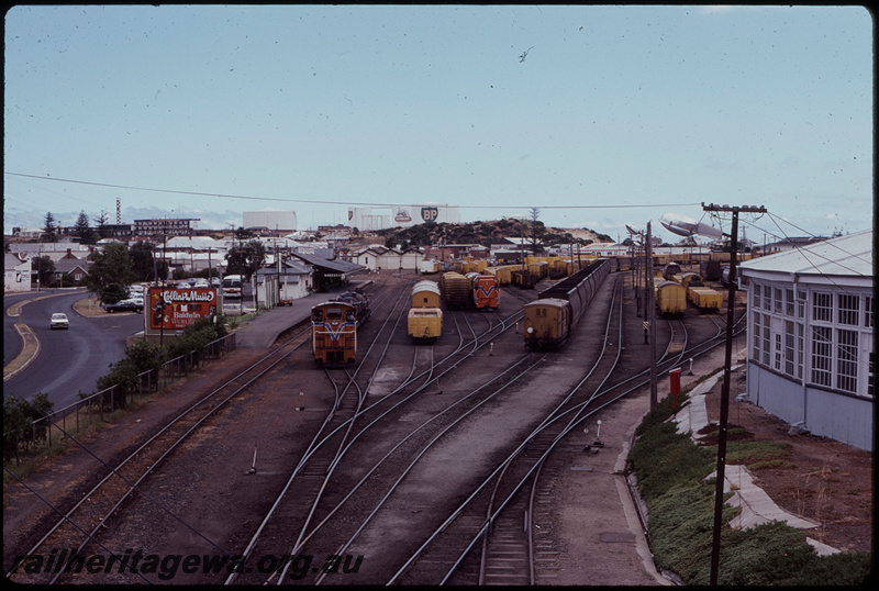 T07852
TA Class 1812, shunting, unidentified A Class, Bunbury Yard, station building, SWR line

