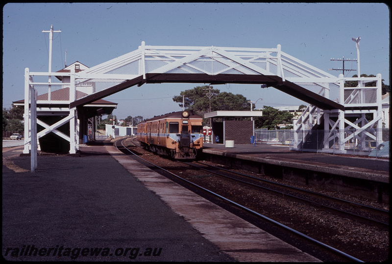 T07861
ADX/ADA Class railcar set, Up suburban passenger service, Subiaco, footbridge, platform, station buildings, ER line
