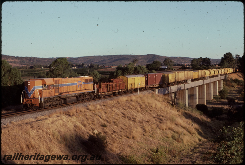 T07886
DA Class 1567, Down goods train, crossing the Swan River Bridge, concrete pylon, steel girder, Upper Swan, MR line
