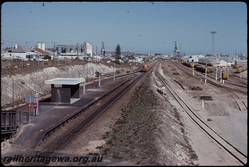 T07893
DA Class 1574, Down empty grain train, Leighton, yard, platform, station shelter, station nameboard, semaphore signals, ER line
