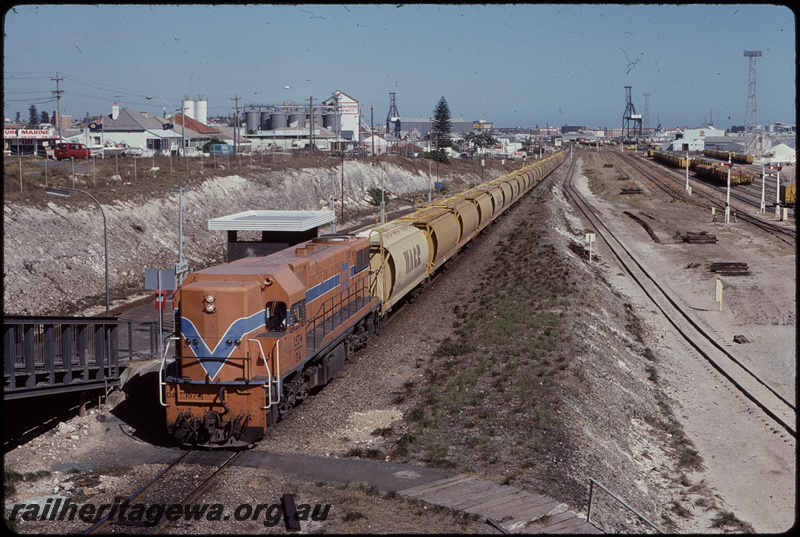 T07894
DA Class 1574, Down empty grain train, Leighton, yard, platform, station shelter, station nameboard, semaphore signals, ER line
