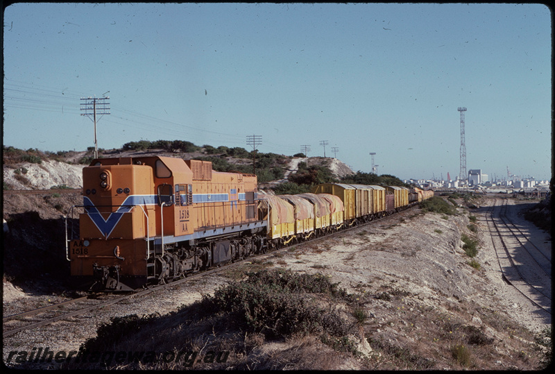T07897
AA Class 1518, Down goods train, departing Leighton Yard on bi-directional freight line between Leighton and Cottesloe, standard gauge sidings on right, ER line
