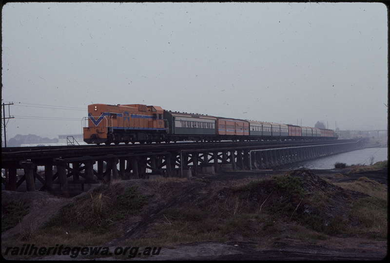 T07899
A Class 1514, Down hired passenger special, Bunbury Bridge, SWR line
