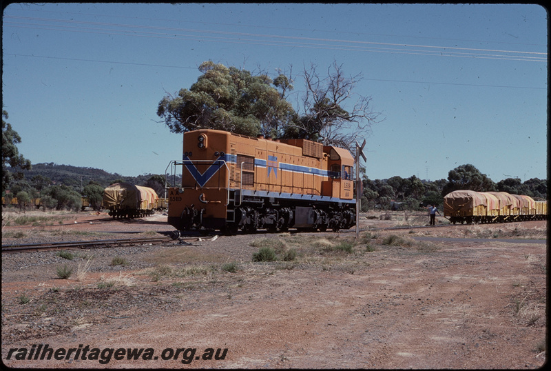 T07900
AA Class 1519, shunting, Brookton?, cheeseknob, scotch block, level crossing sign

