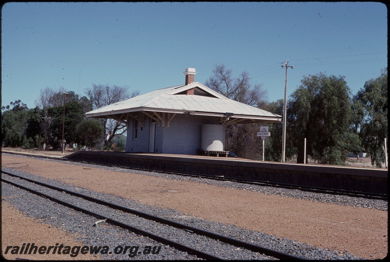 T07901
Popanyinning, traffic office, platform, station nameboard, GSR line
