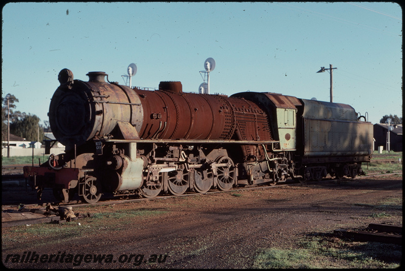 T07941
V Class 1213, stored, awaiting restoration, Pinjarra, SWR line
