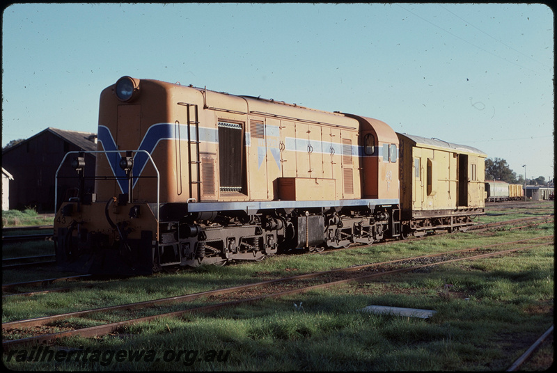 T07942
F Class 43, light engine with van, Pinjarra, SWR line
