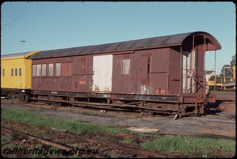 T07943
VW Class 5139 (ex-ZA Class 163) Signal & Telecommunications Engineer van, VW Class 2139 (ex-AW Class 331) workmens van, stabled, Pinjarra, SWR line
