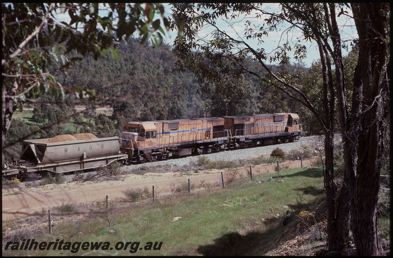 T07970
NA Class 1874, N Class 1877, Up loaded bauxite train, between Jarrahdale and Mundijong, Jarrahdale Line
