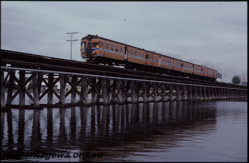 T07975
ADA Class 752 with ADG/ADA/ADG Class railcar set, Down Show Special, Bunbury Bridge, timber trestle, SWR line

