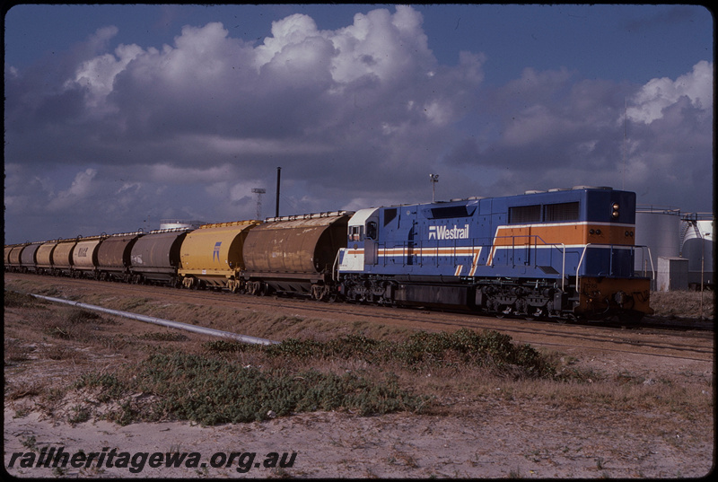 T08031
L Class 268, experimental livery, loaded grain train, North Fremantle
