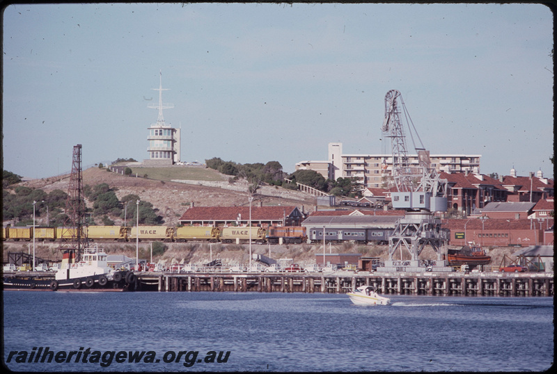 T08034
Unidentified Y Class, Up transfer goods to Robb Jetty, ADK/ADB Class railcar set, Down suburban passenger service, Fremantle, ER line
