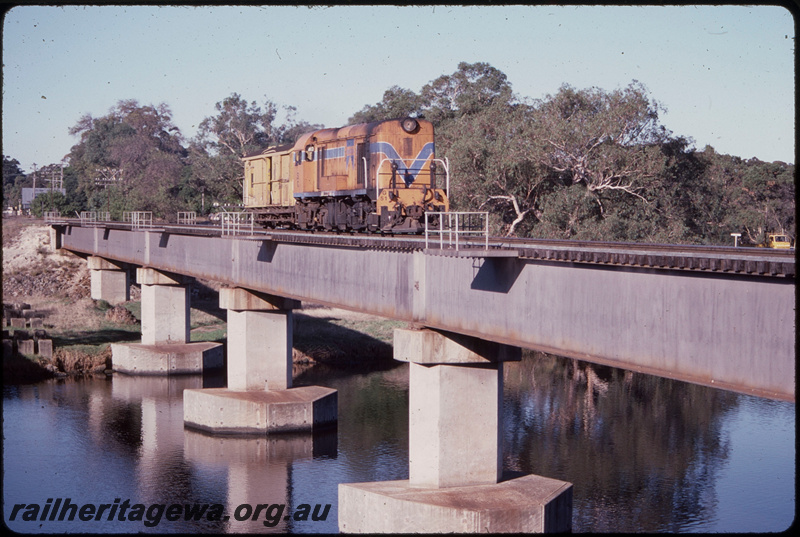T08038
G Class 51, Up engine and brakevan movement, Swan River Bridge, concrete pylon, steel girder, Guildford, ER line
