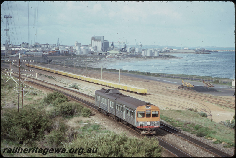 T08089
ADB Class 776 with ADK Class railcar, Up suburban passenger service, between Victoria Street and Leighton, ER line
