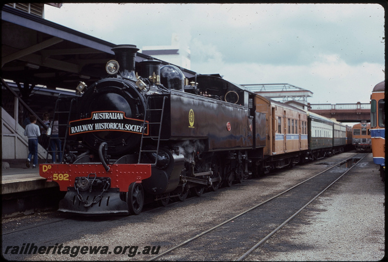T08108
DD Class 592, Down ARHS passenger special, headboard, one of four steam shuttles run between Fremantle and Perth for Parliament Week celebrations, City Station, Platform 7, Perth, ER line
