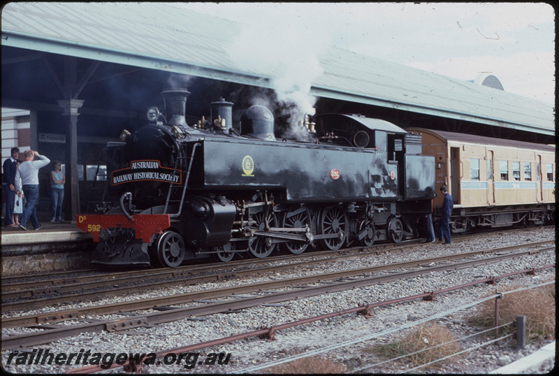 T08117
DD Class 592, headboard, Down ARHS passenger special, one of four steam shuttles run between Fremantle and Perth for Parliament Week celebrations, station building, point rodding, signal wires, Fremantle, ER line
